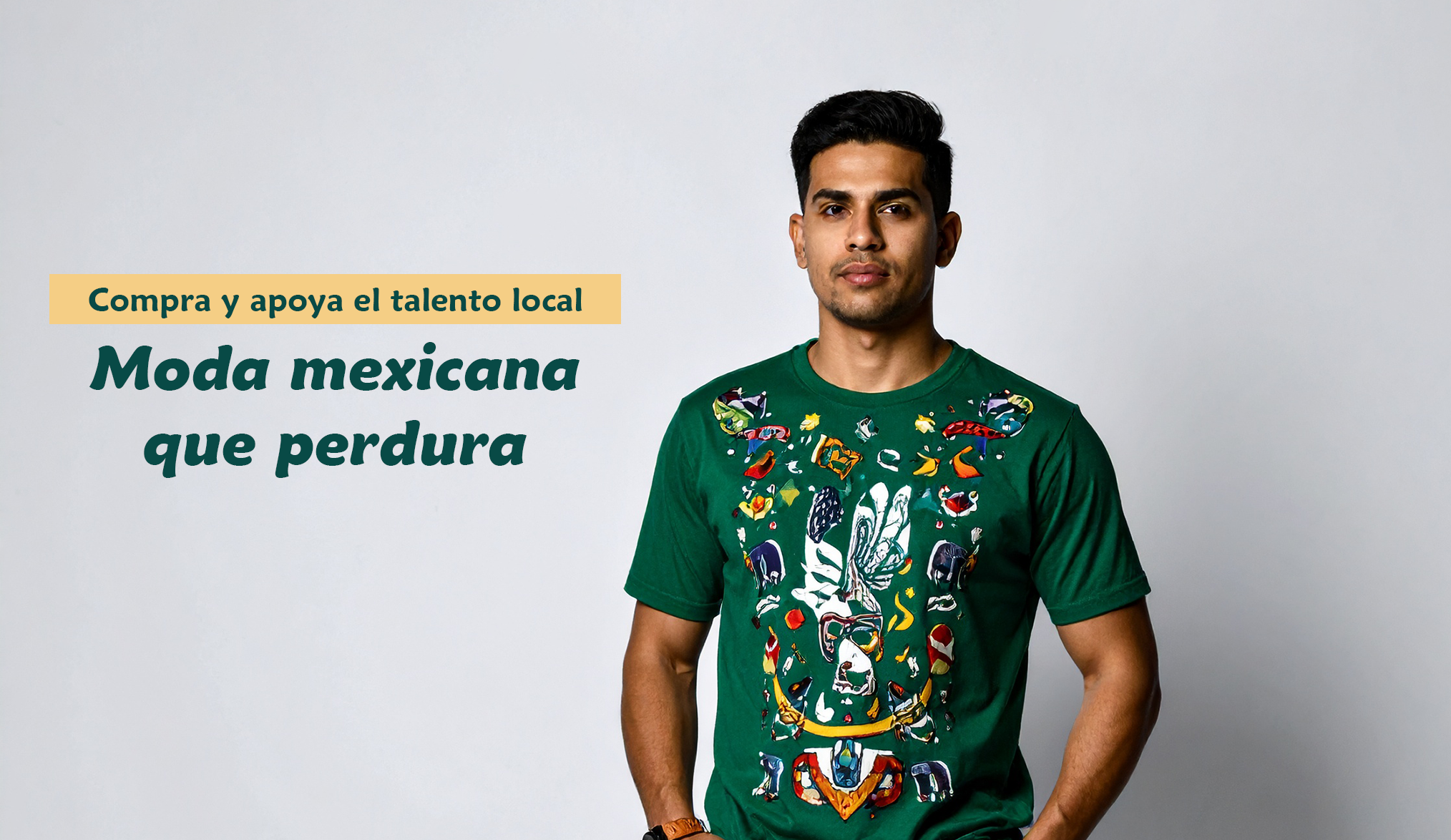 modelo mexicano usando una playera verde bandera con estampado estilo mexicano con figuras abstractas estilo mosaico